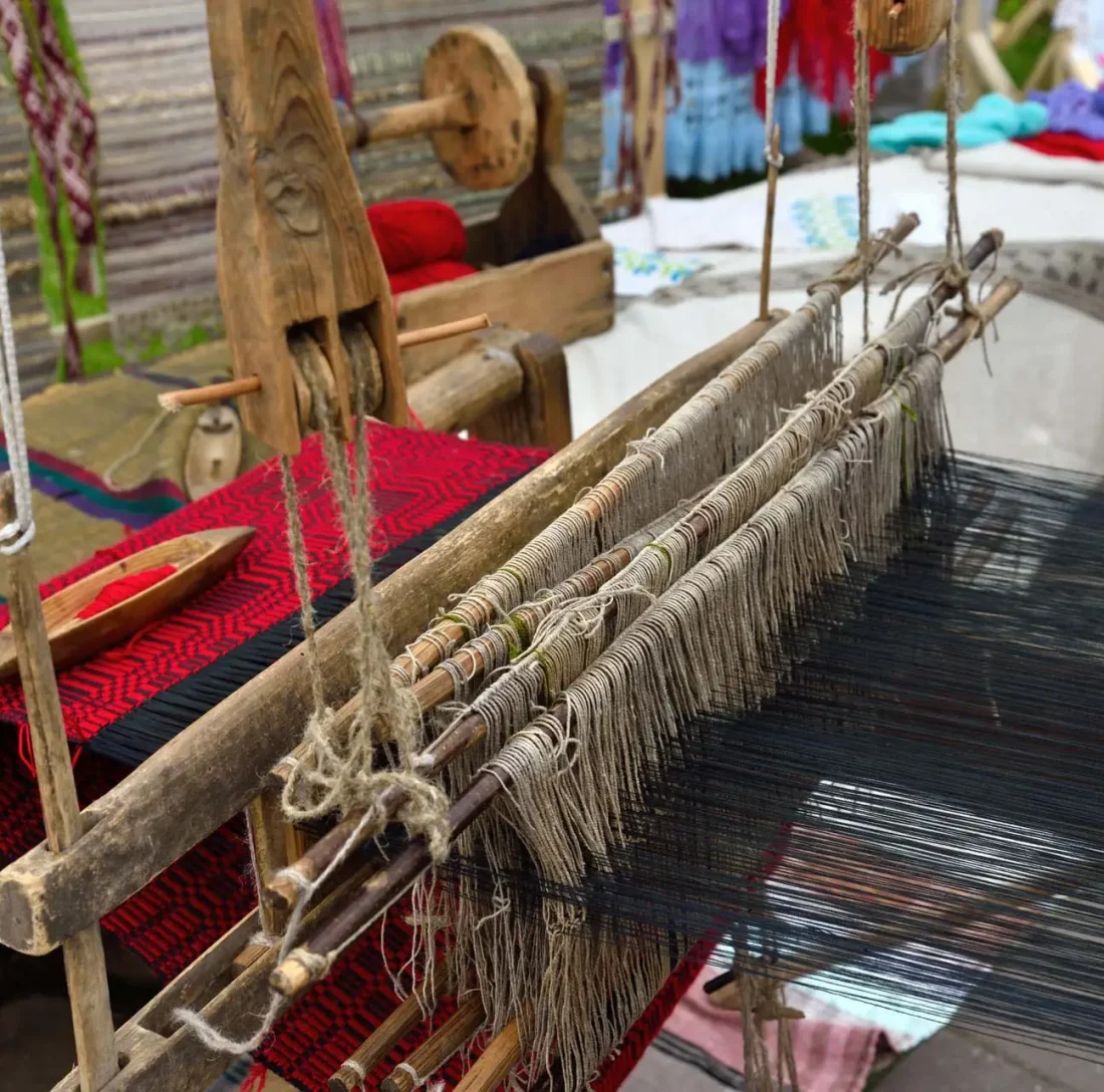 part-of-wooden-loom-RV7A2DL.jpg